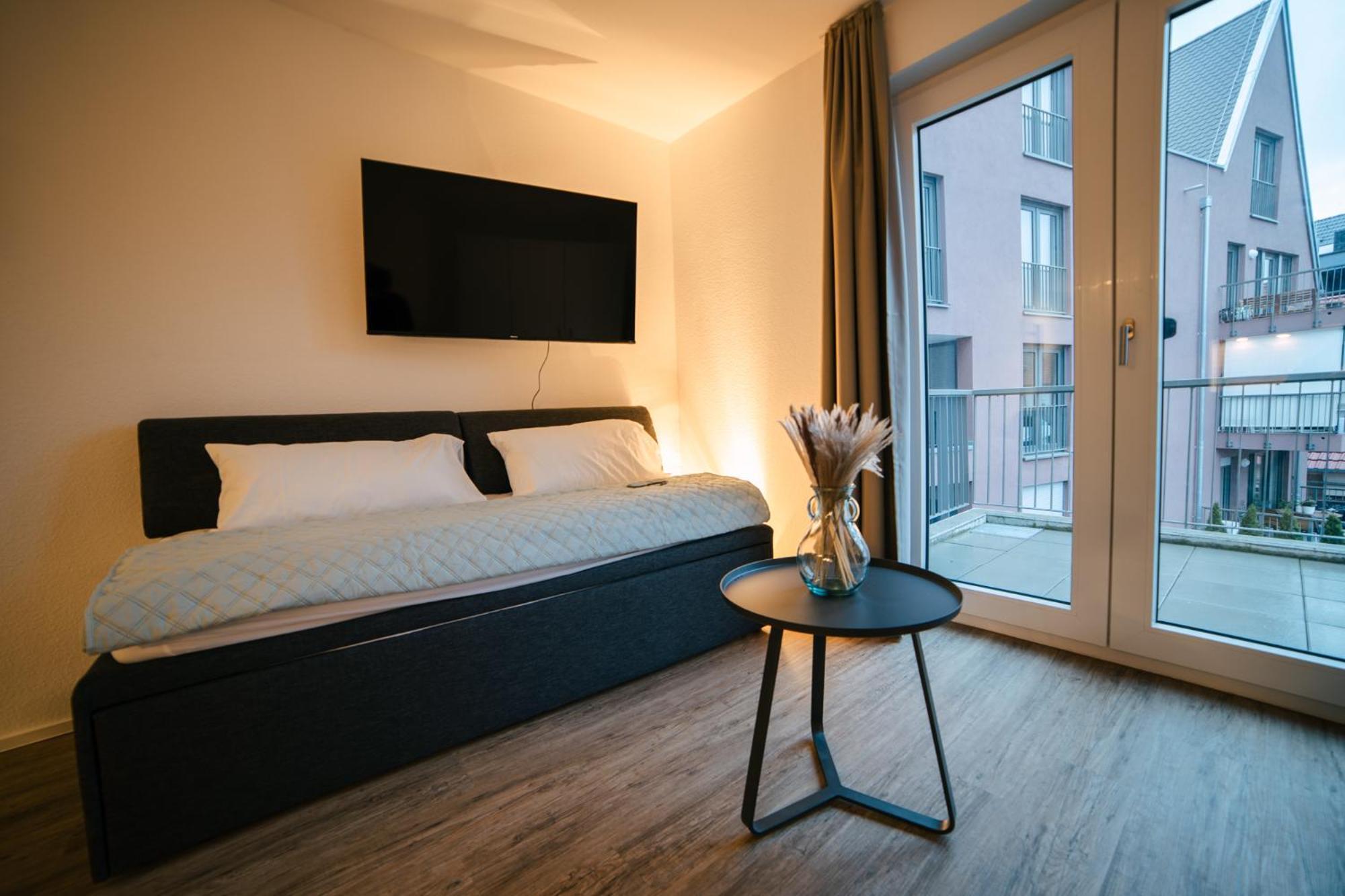 Zentrahome - Balkon Outlet Zentral Smarttv Business Metzingen  Exteriér fotografie